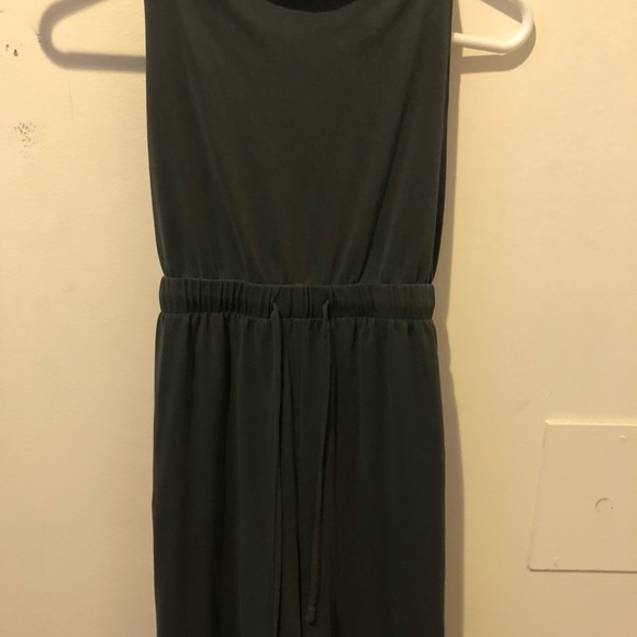 American eagle dark grey jumper. Ties @ back w/elastic waist adjustable straps - Picture 7 of 9